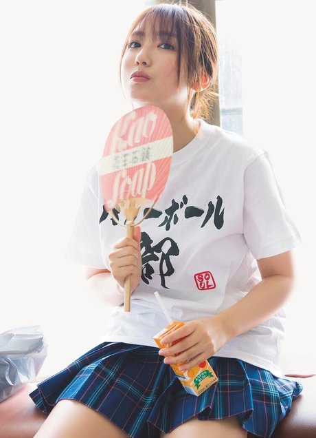 milf aux cheveux noirs onlyfans magnifique parfait photos