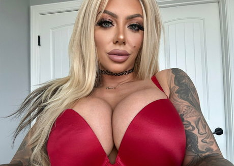 karmarxfree modèle magnifique img