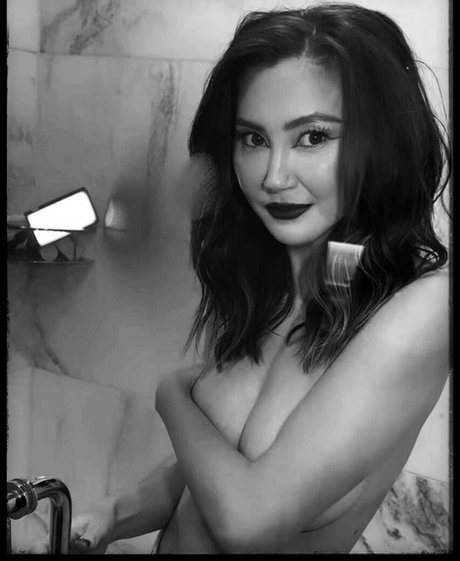 Kimiko Glenn modèle de sexe collection