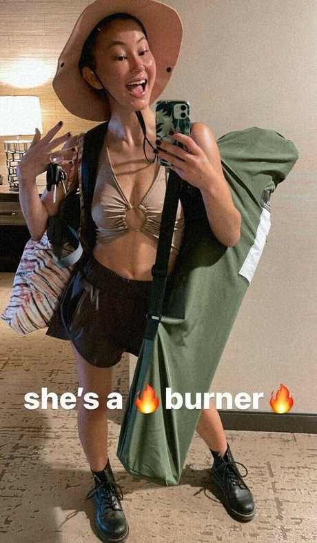 Kimiko Glenn star du porno sexy des photos