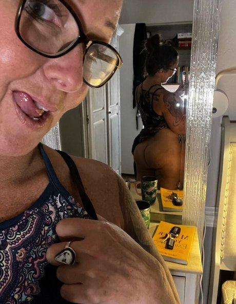 Ishrn actrice pornographique des photos