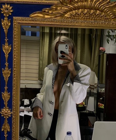 Lennon Stella star du porno nue des photos