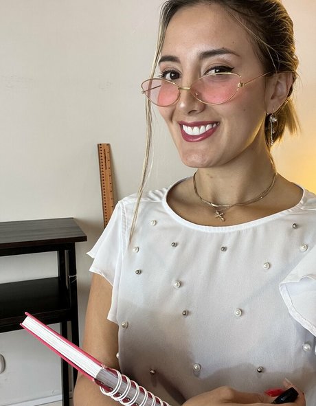 oliviasmiithfree modèle sexy img