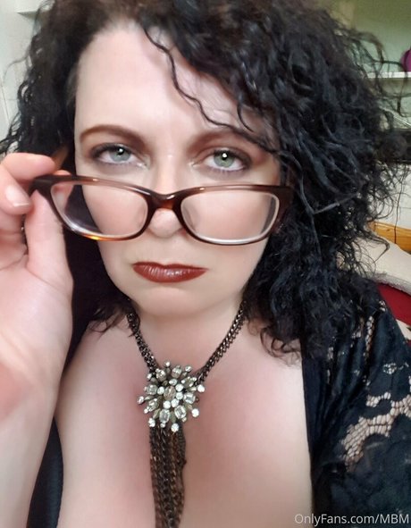 maturebustymom modèle adulte collection