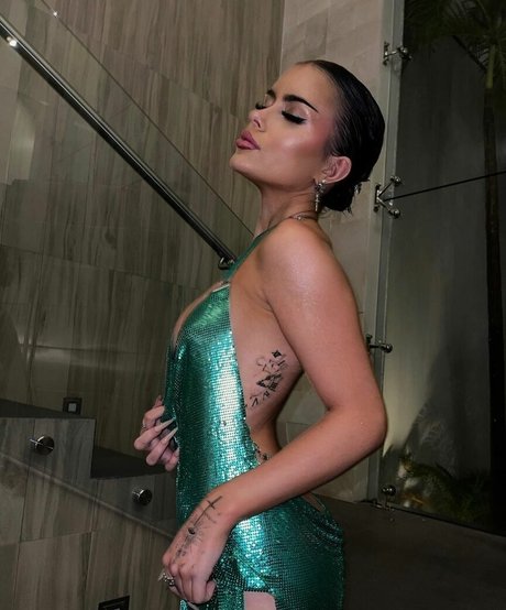 énorme gode onlyfans assez nue images