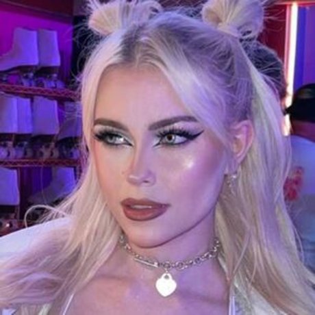 adolescent maigre onlyfans assez érotique archive