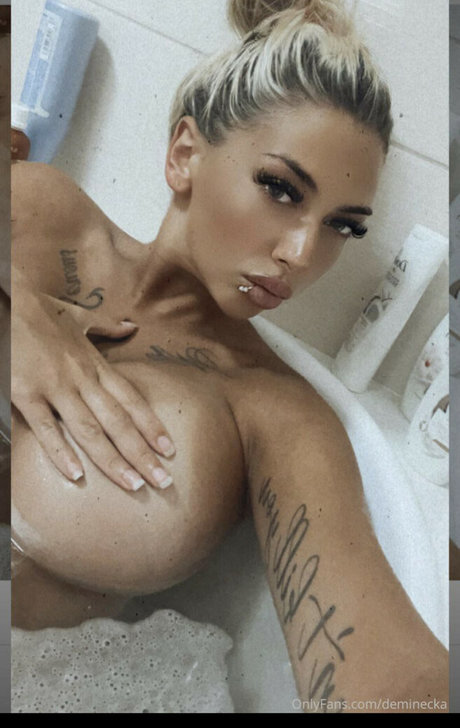 Deminecka haut modèle des photos