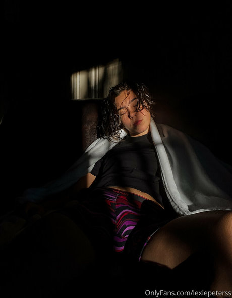 déshabillage onlyfans belle érotique photos