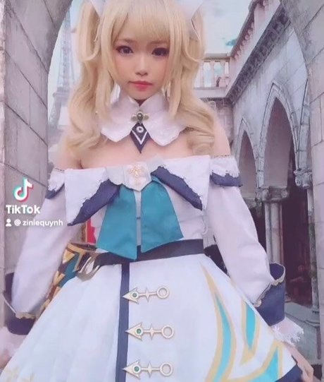 fille courbée dà côté onlyfans art supérieur galerie