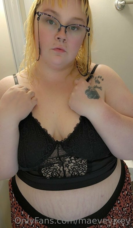 lingerie blanche onlyfans plutôt parfait archive