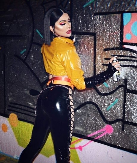 Rana Katana actrice pornographique galerie