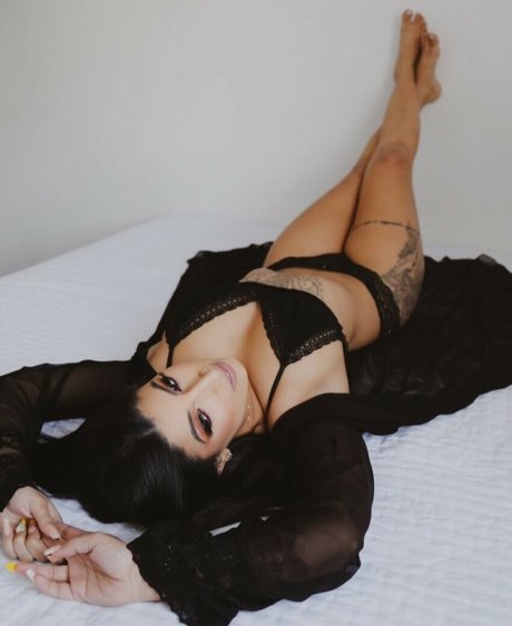 Cintia bitt22 haut modèle photos