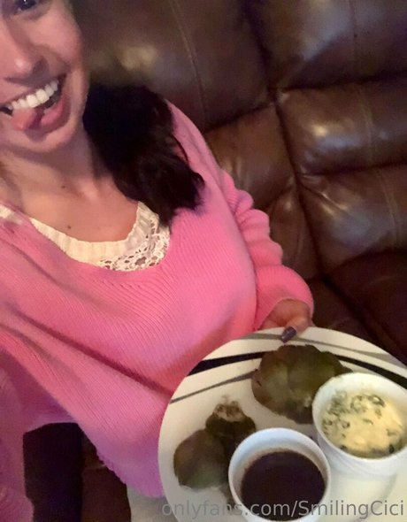 smilingcici actrice sexy des photos