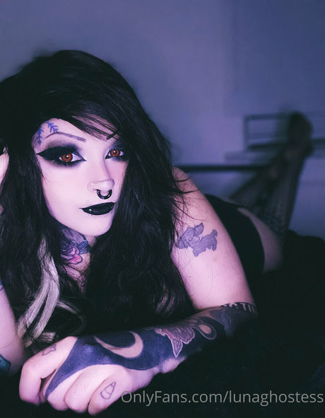 Luna Ghostess modèle adulte galeries