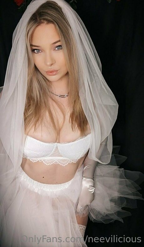 neevilicious modèle nu photo