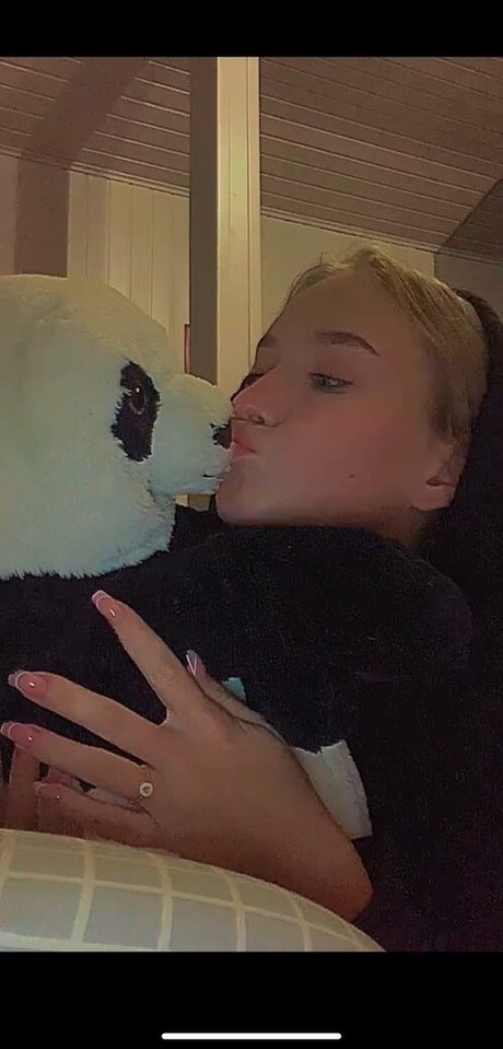 Diana Volynets star érotique photos