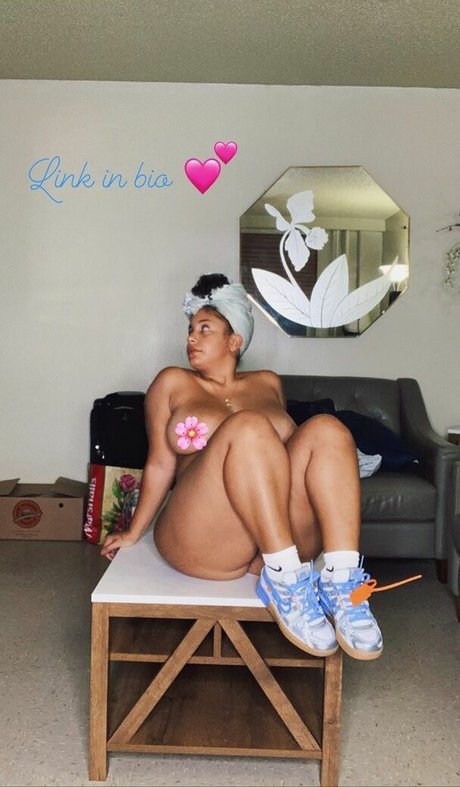 Scarlet Cas étoile nue img