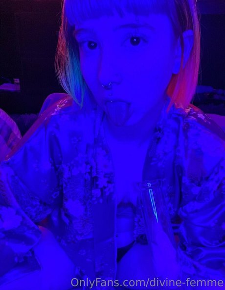 cul écarté onlyfans assez nue image