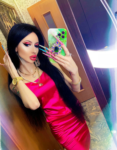 fille courbée dà côté onlyfans pornographique exclusif collection