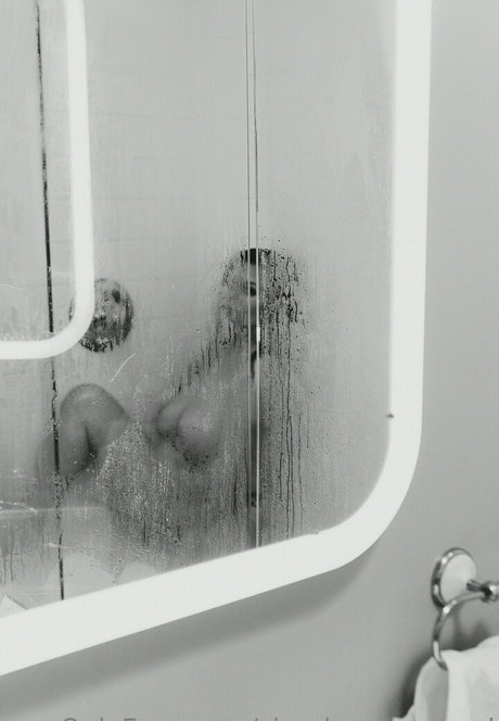 SimplyUncovered modèle exclusif galerie