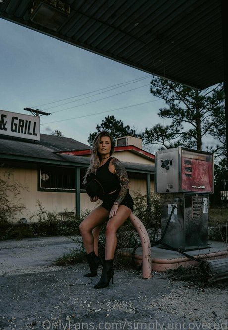 SimplyUncovered star du porno adulte img