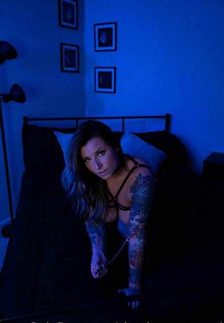 SimplyUncovered nus étoiles galerie