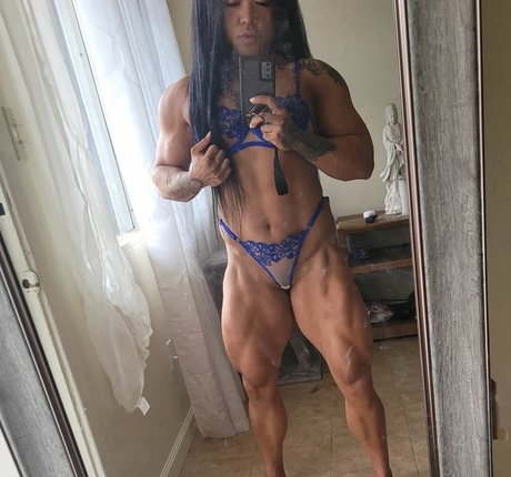 Marilyn Yee Tong nus star du porno image