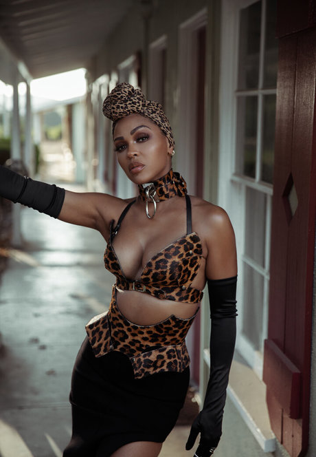 Meagan Good modèle artistique collection