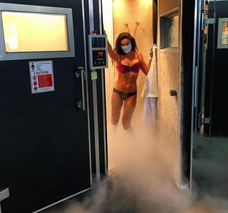 Nadia Bjorlin modèle hd des photos