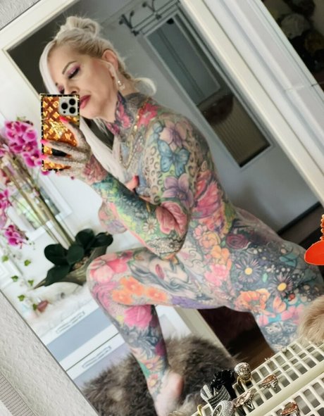 Tattoobutterfly nus de stars du porno images