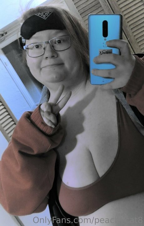 peachycat8 modèle pornographique archive