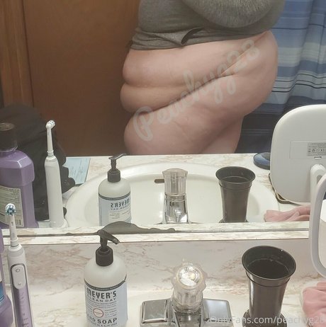 peachyg28 modèle gratuit des photos