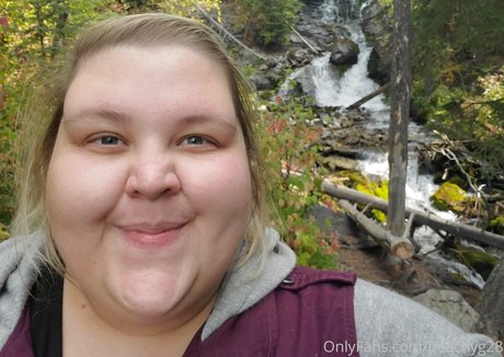 peachyg28 actrice porno image