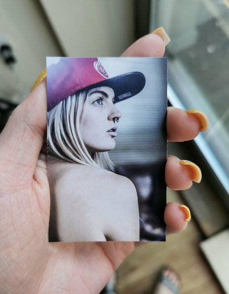 visage blond uniquementfans parfait images