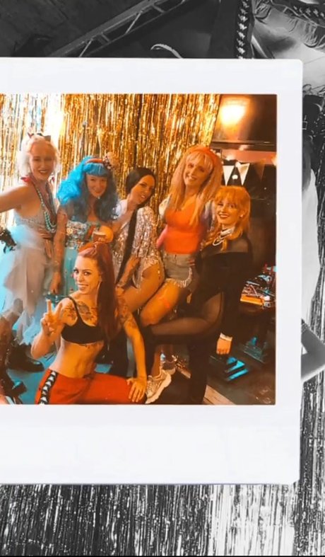 Dakota Blue Richards joli modèle image