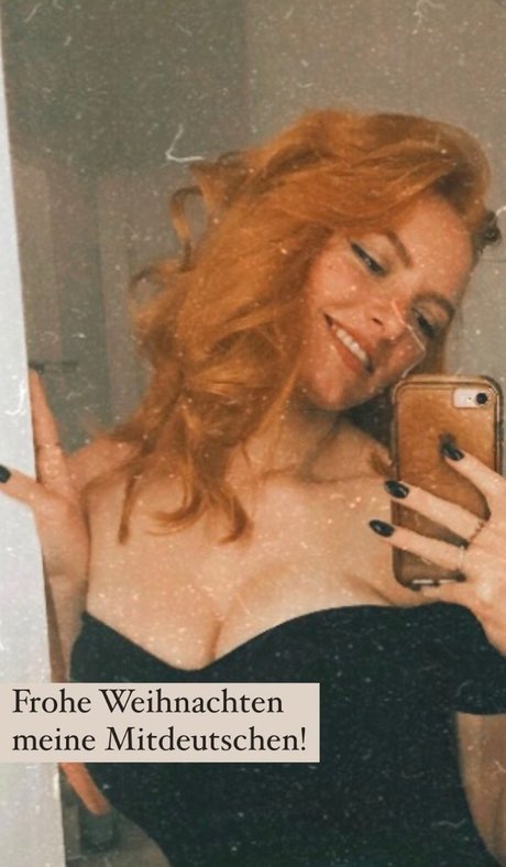 Dakota Blue Richards haut étoile photos