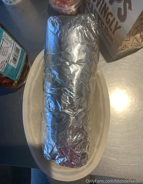 blondefeedee star du porno en haute qualité archive