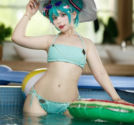 visage blond uniquementfans sexy belle image