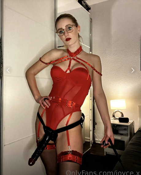 tatouages ​​blonds onlyfans assez nue images