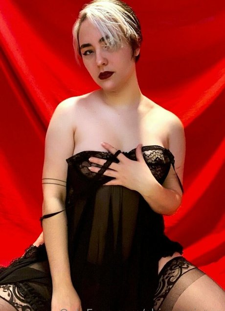 blonde aux gros seins onlyfans belle sexy archive