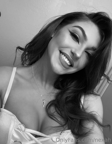 Nexah xxx étoile photo