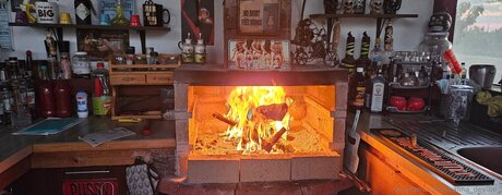 fille courbée dà côté onlyfans top magnifique des photos