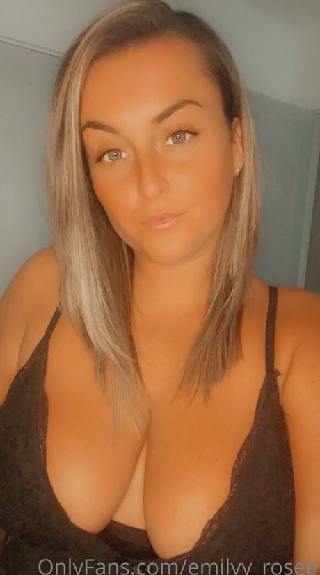 cul écarté onlyfans assez chaud images