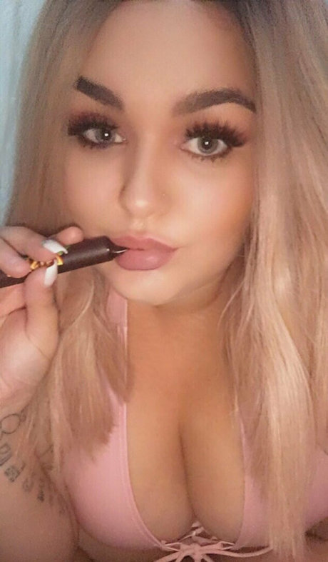 btattooed angel star du porno érotique galerie