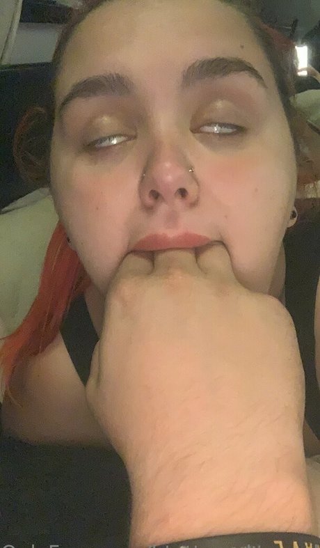 btattooed angel étoile érotique galeries