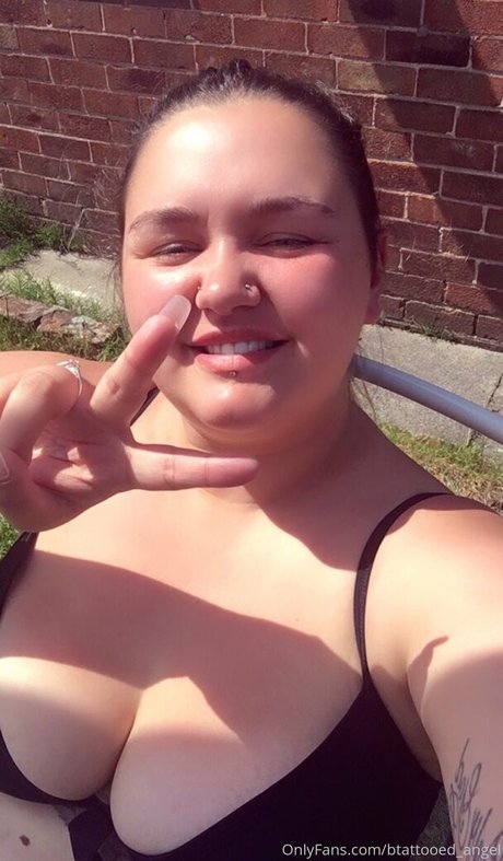 btattooed angel modèle porno image