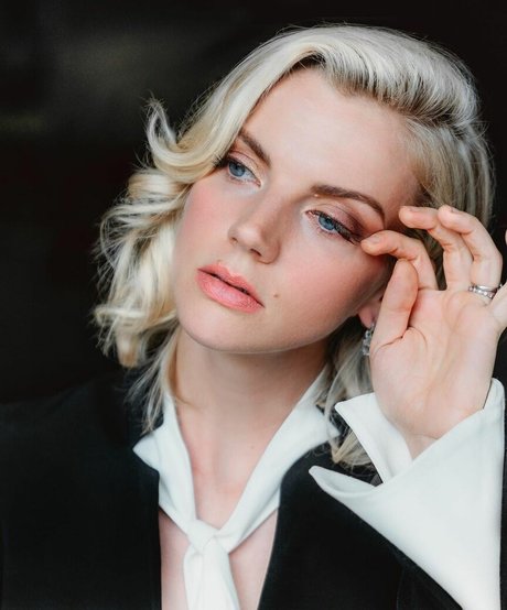 Kara Killmer modèle gratuit images