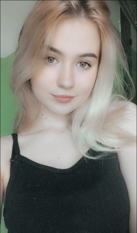 Your love Emily star du porno de haute qualité image