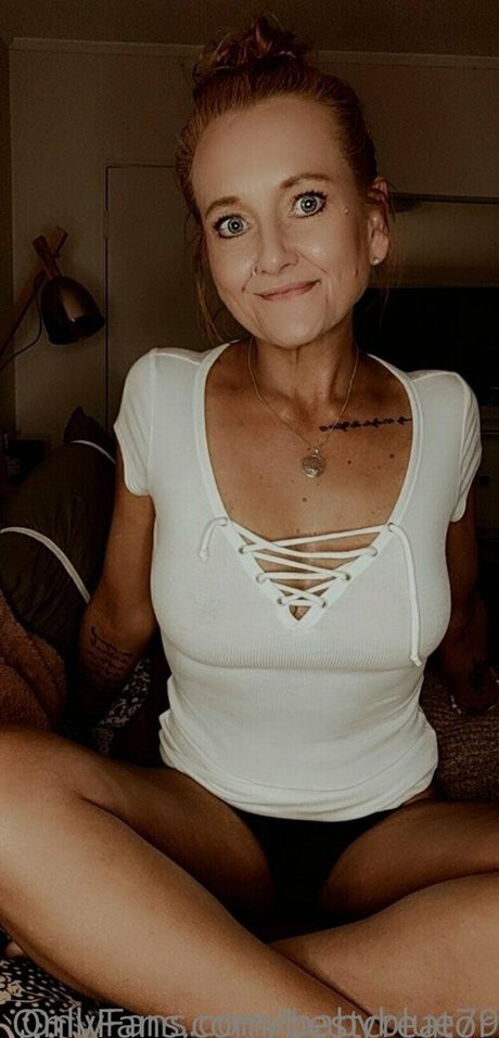 lesbiennes aux gros seins onlyfans magnifique parfait photo