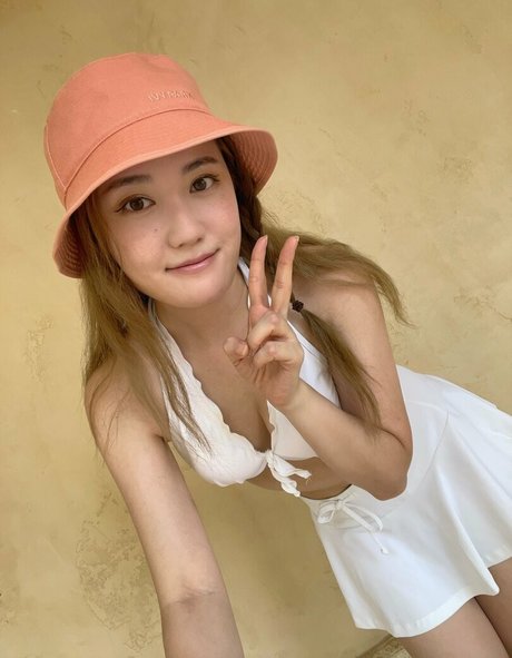 Plushys actrice chaude images